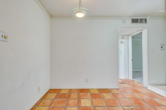 Building Photo - 910 Duncan Ln