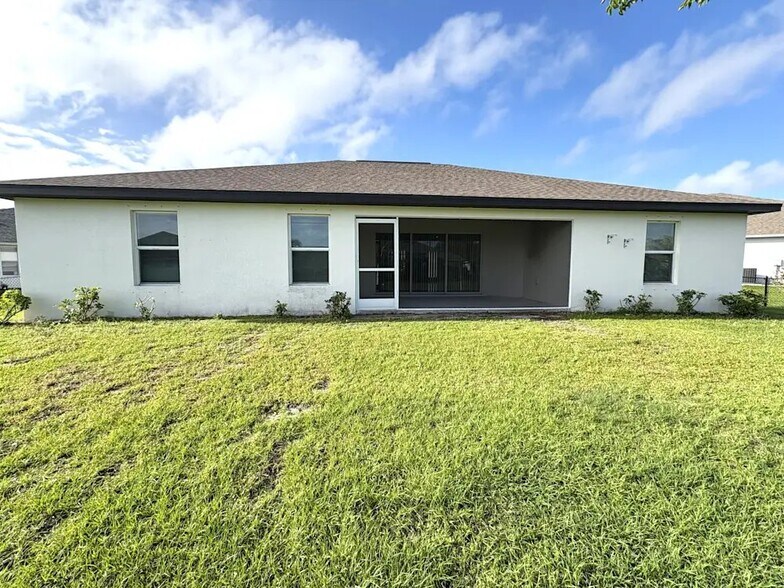 Building Photo - 311 Tandil St