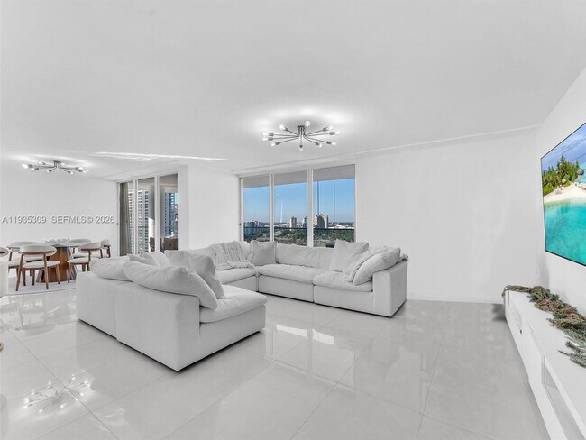 Building Photo - 19707 Turnberry Way