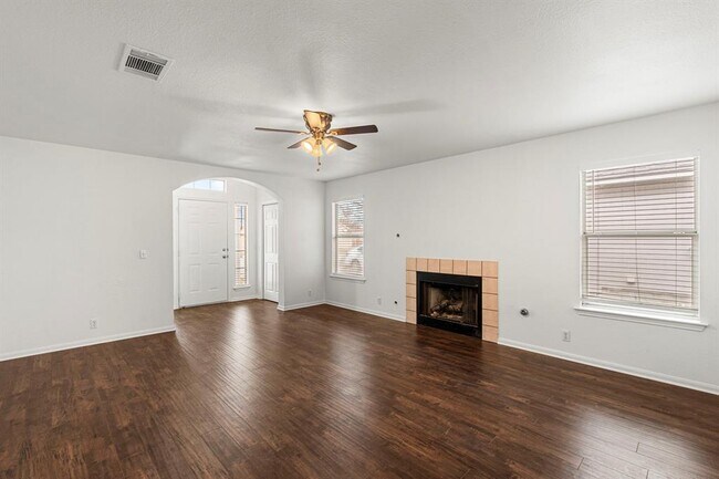 Building Photo - 210 Summerside Ave