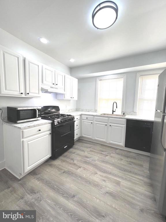 Building Photo - 405 N 2nd St