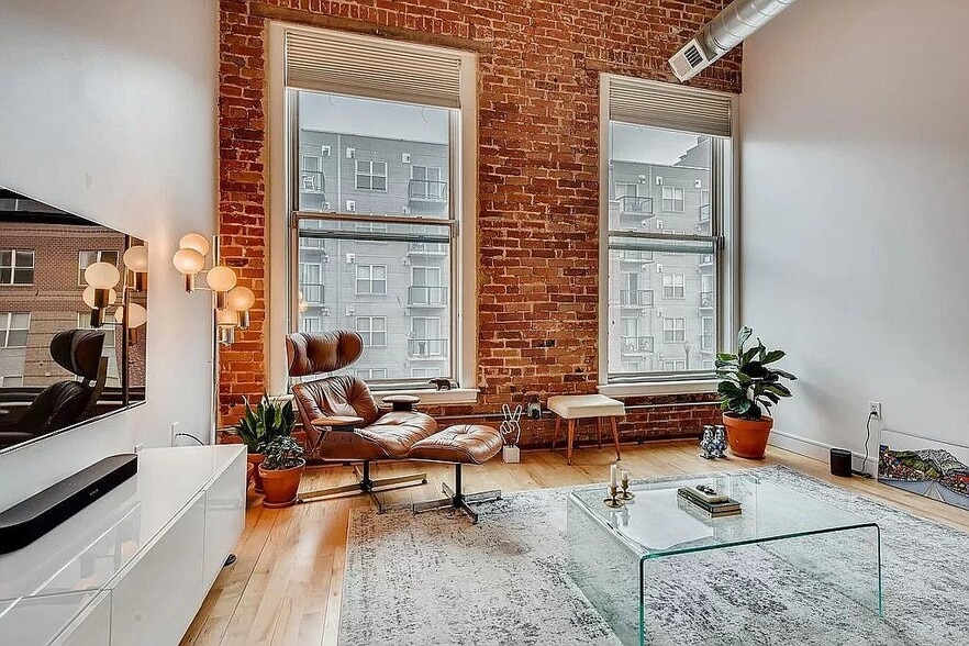 Building Photo - 2441 N Broadway