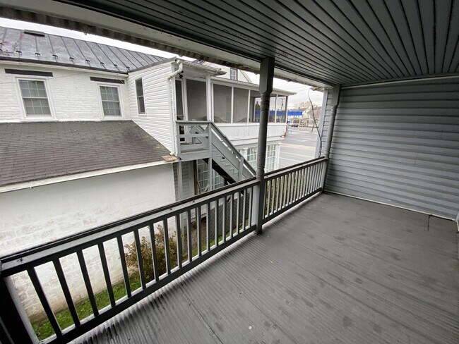 Building Photo - 212 York St