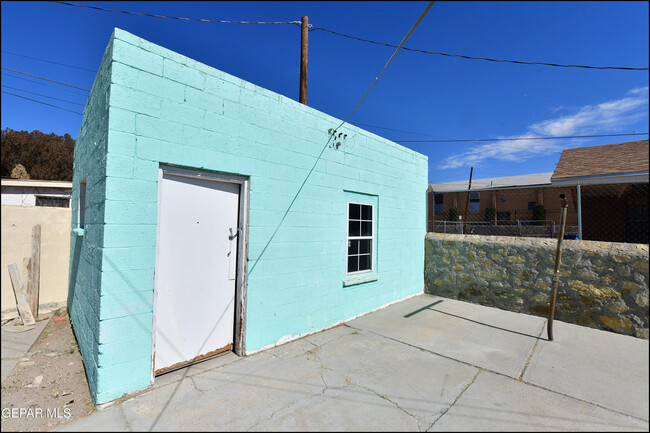 Building Photo - 4425 La Luz Ave