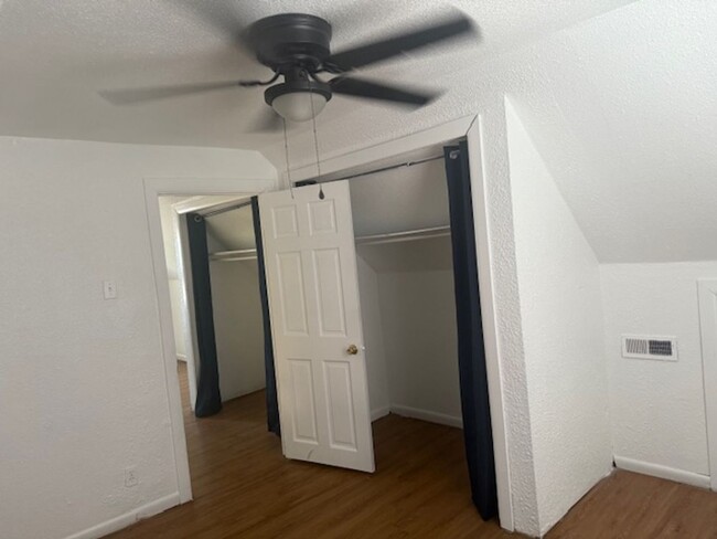Building Photo - 2 Bedroom 1 Bath Single family home p