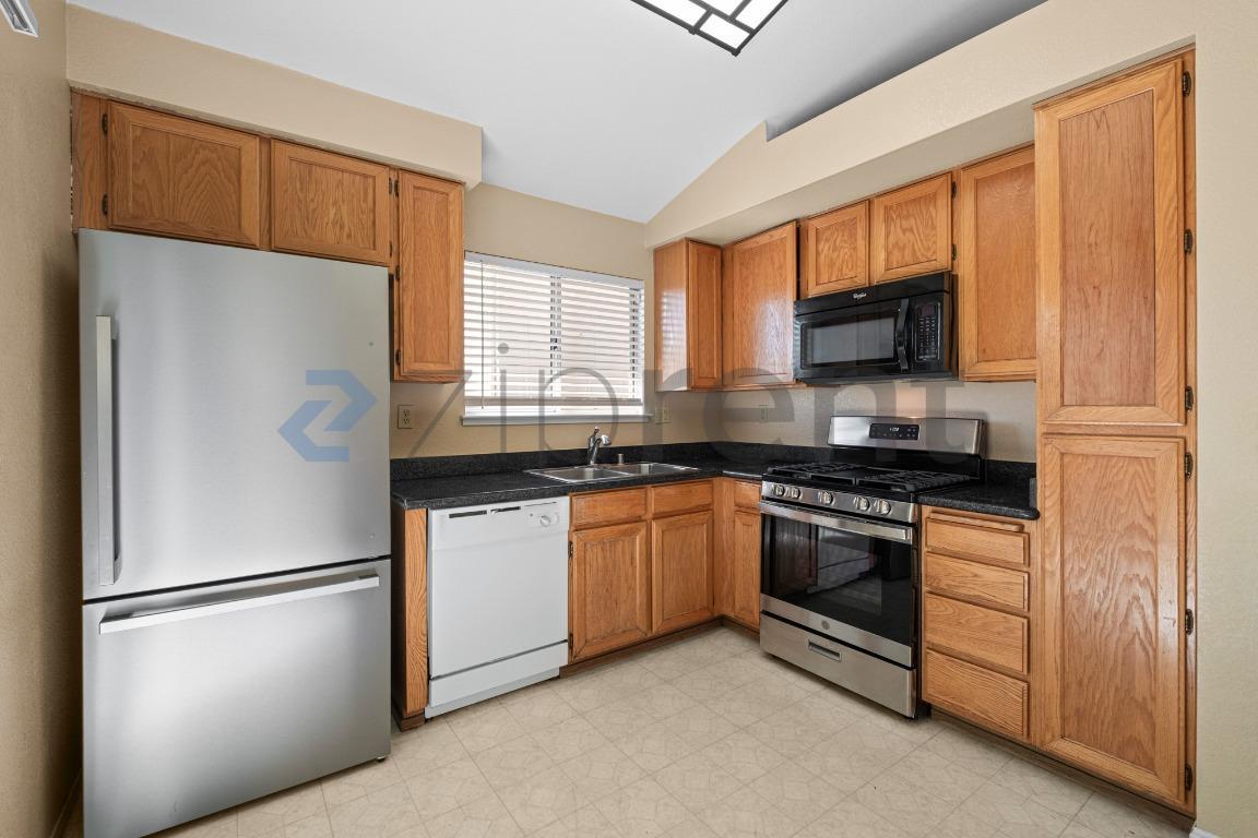 Building Photo - 1205 Silk Oak Dr