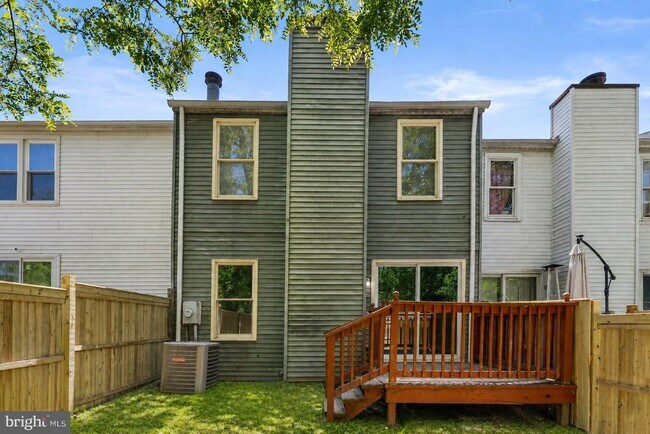 Building Photo - 108 Middle Point Ct