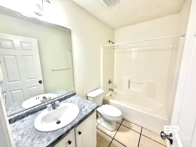 Building Photo - 2482 W Ashford Park Dr