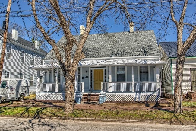 Primary Photo - 305 Walker St