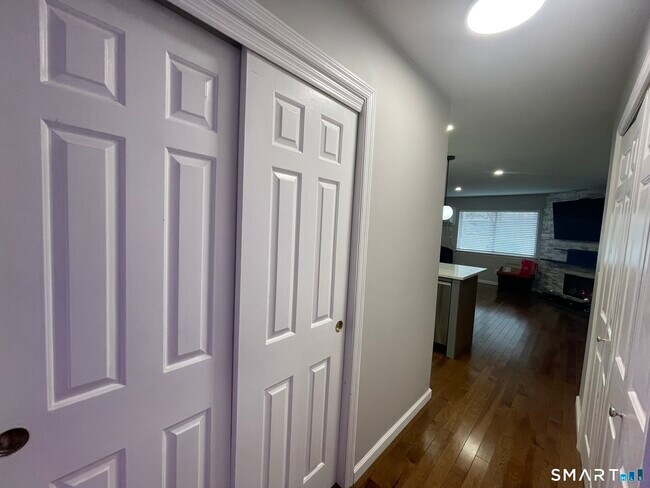 Building Photo - 31 Willow Springs