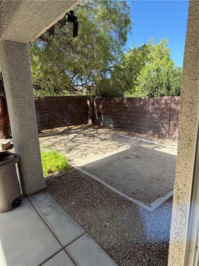 Building Photo - 10580 Calico Pines Ave