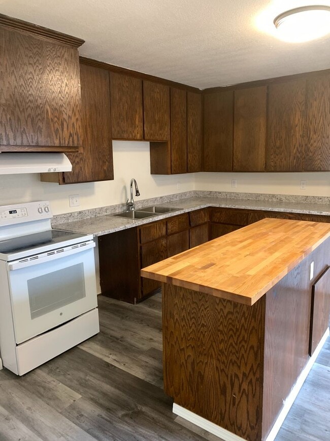 Building Photo - 3 Bedroom in Morton