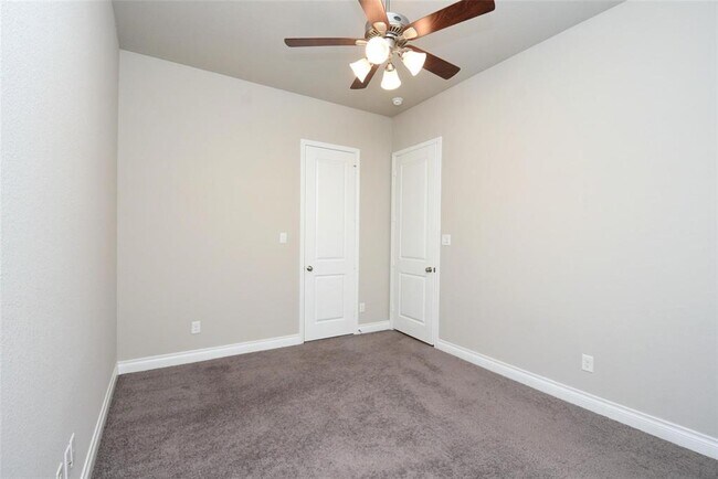 Building Photo - 221 Red Petal Wy