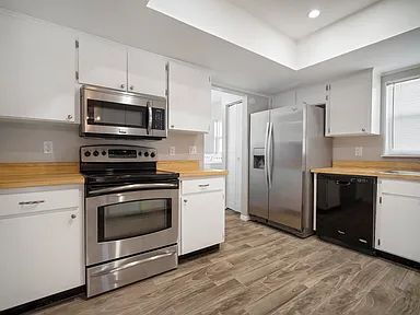 Building Photo - Beautiful Valrico Home | No Carpet + Screened Patio + Bonus Room