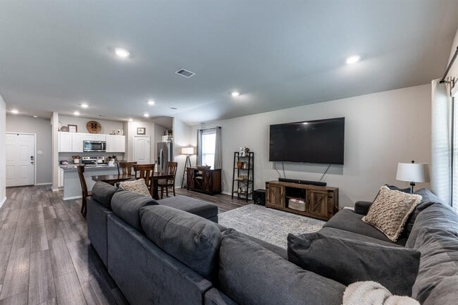 Building Photo - 306 Pecos Dr