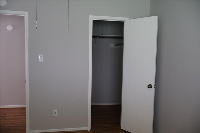 Building Photo - 12907 Maxfield Dr