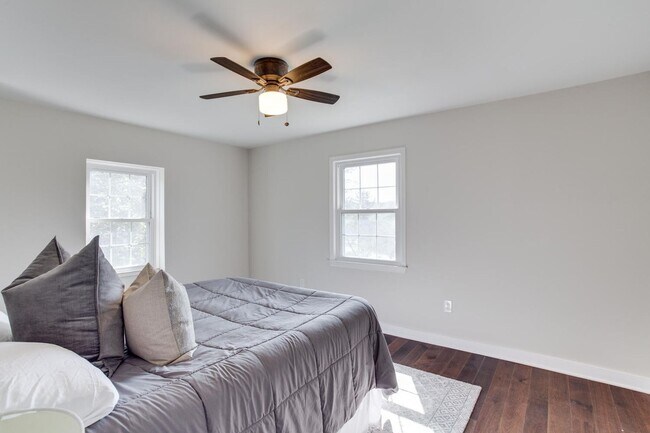 Building Photo - Fabulously Renovated 4 Bedroom, 3.5 Bathroom Home In Close in Potomac!!