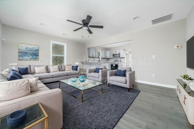 Building Photo - 665 S Eugenia Pl NW