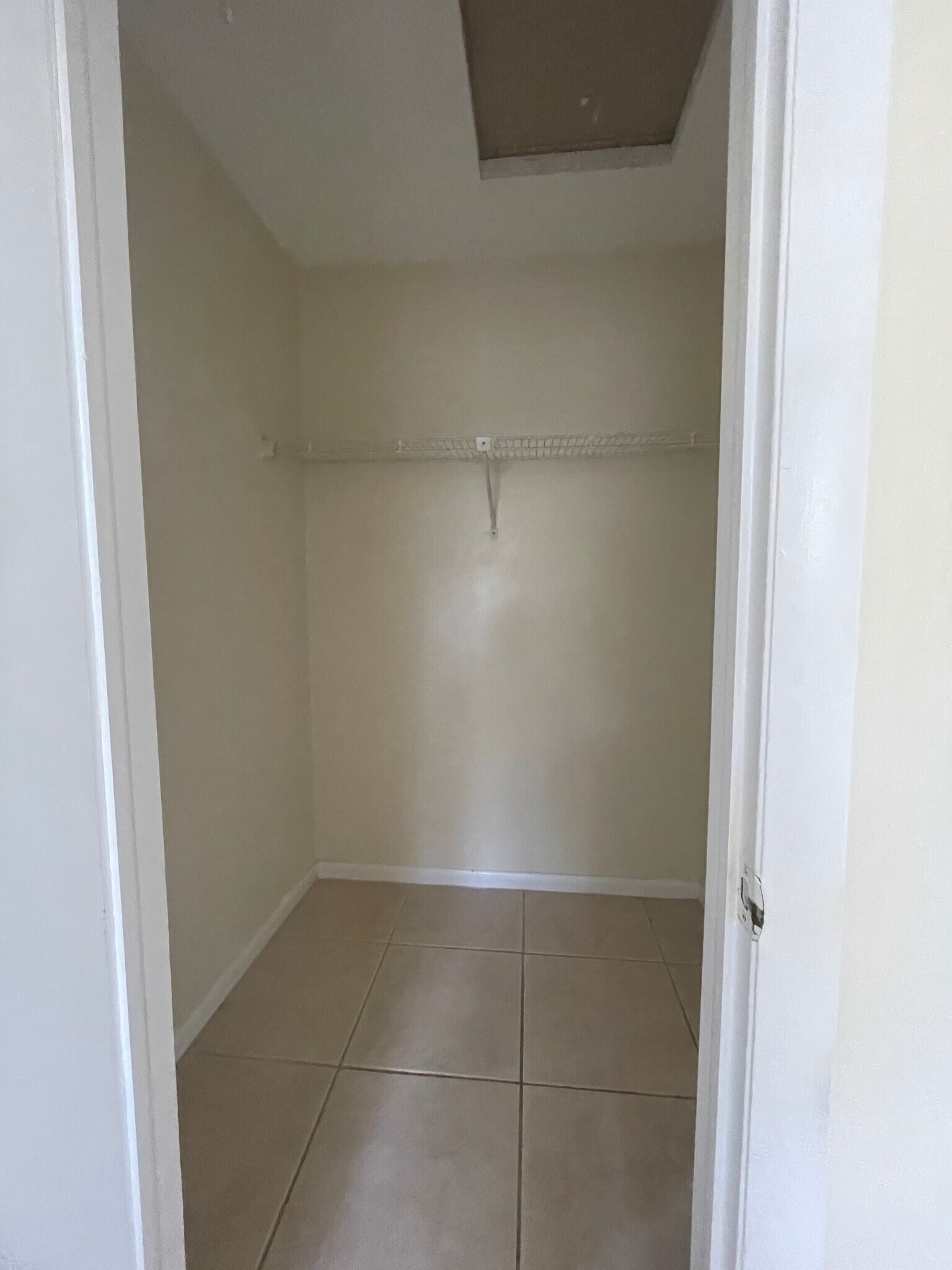 Building Photo - 1639 Barbarie Ln
