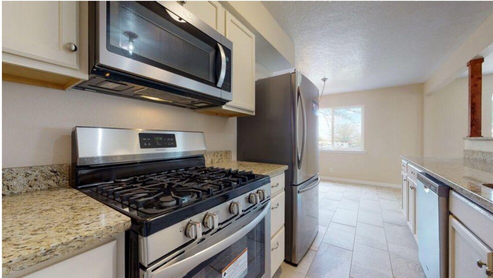 Building Photo - 12437 Grand Ct NE