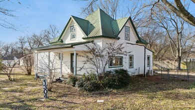 Building Photo - 1304 S Husband St