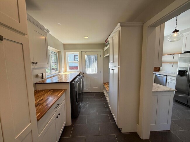 Building Photo - 206 Eveningside Dr