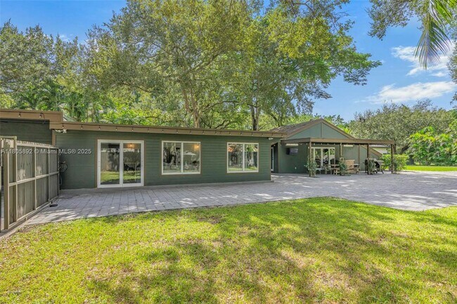 Building Photo - 6830 SW 69th Ave