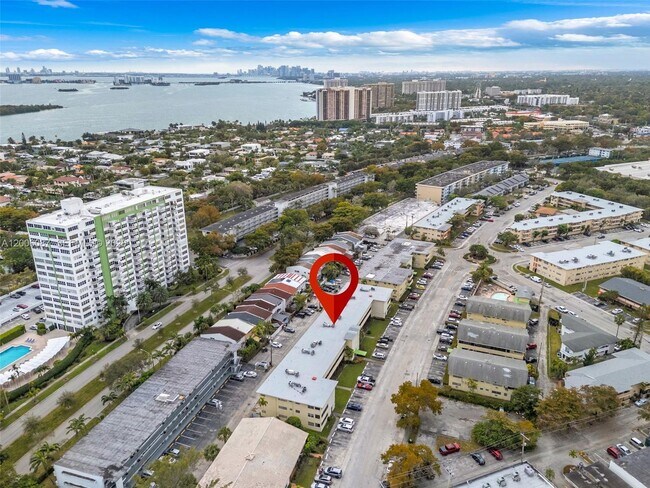 Building Photo - 11960 NE 19th Dr