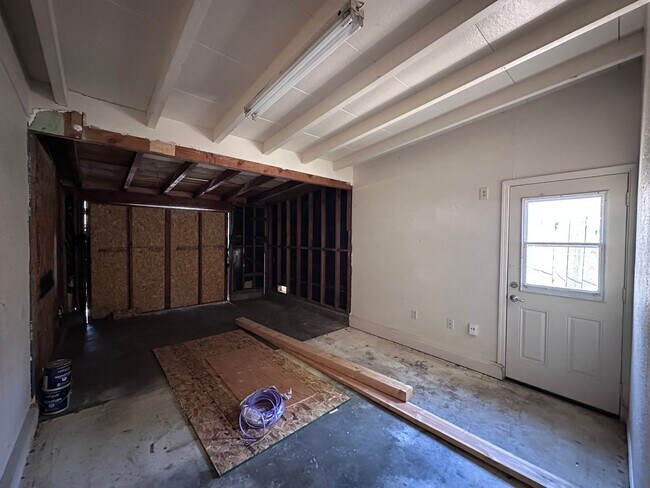 Building Photo - New Flooring Throughout