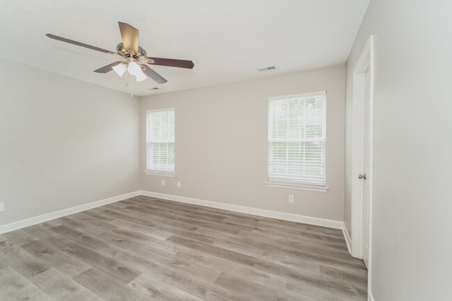 Building Photo - 9139 Simonton Dr