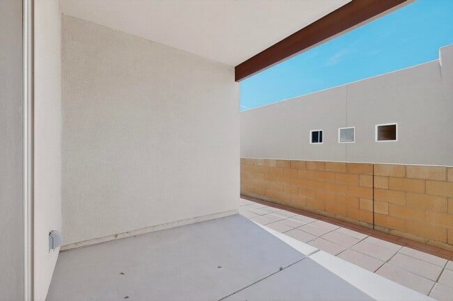 Building Photo - 4 Avenida Vista Esquisita