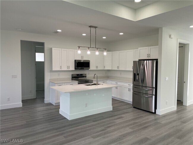 Building Photo - 818 Anaconda Ave S