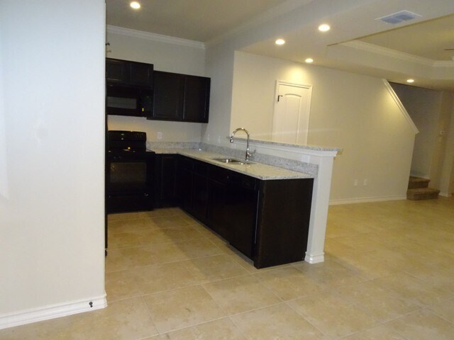 Building Photo - 7010 Lakeview Dr.