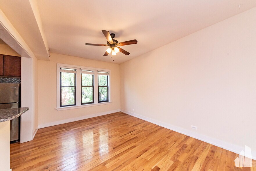 Building Photo - 3523 N Racine Ave