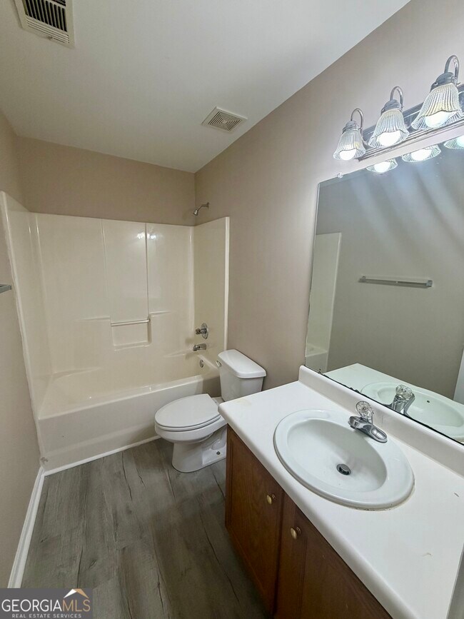 Building Photo - 110 Alice Dr