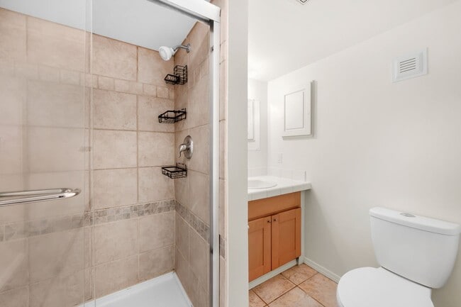 Building Photo - Two Bed 2 Bath Single Family Home Close to...