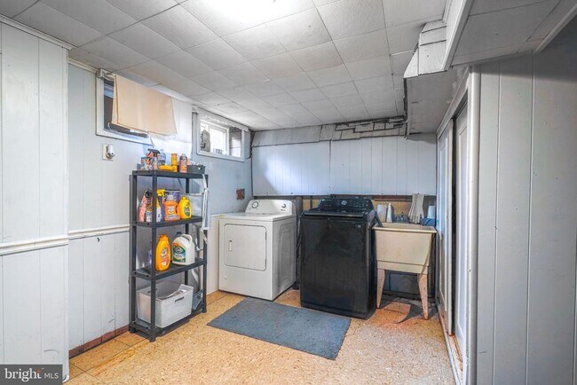 Building Photo - 12914 Claxton Dr