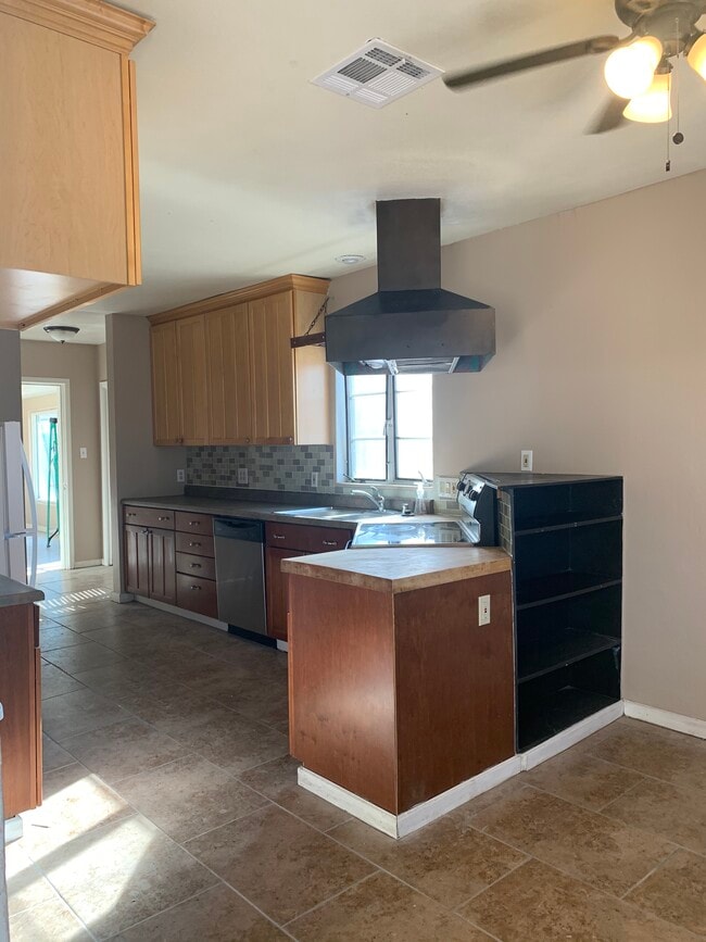 Building Photo - 200 W Lucero Ave