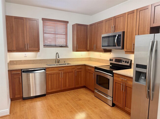 Building Photo - 370 SW 14th Ave