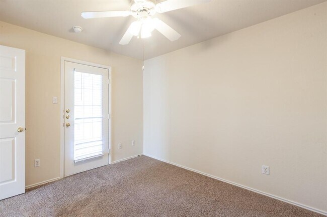 Building Photo - 494 Sampson