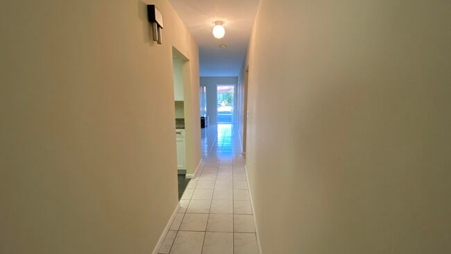 Building Photo - 103 Laredo Ln