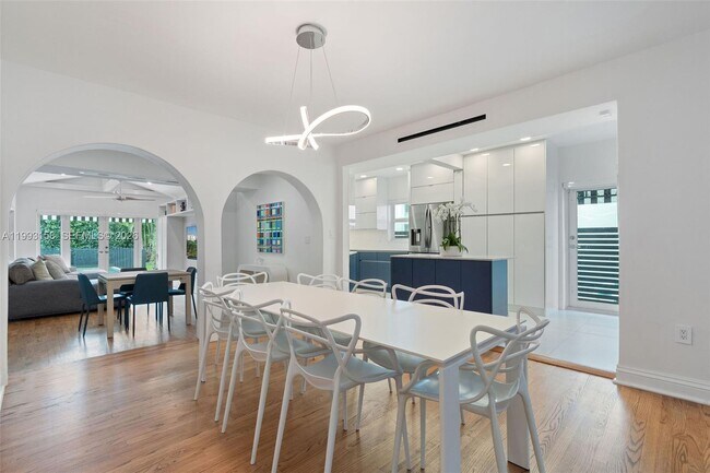 Building Photo - 634 W 47th St