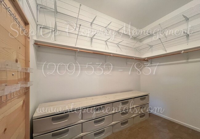 Building Photo - Comfortable & Well-Appointed 3-Bedroom Hom...