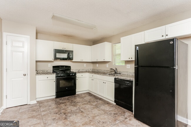 Building Photo - 7220 Woodcreek Way