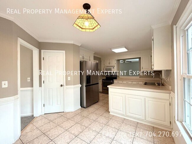 Building Photo - 9315 Pebble Creek Way