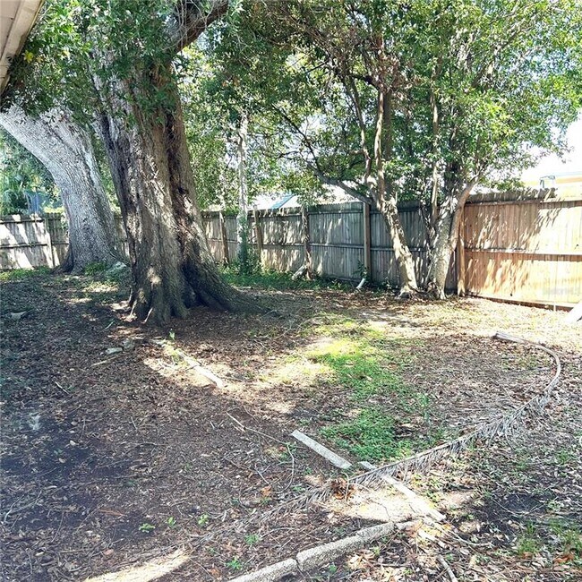 Building Photo - 2152 Greenbriar Blvd