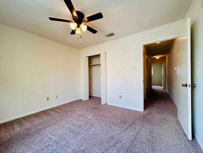 Building Photo - 8904 Schick-