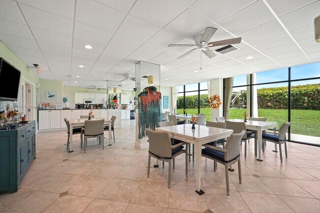 Building Photo - 9940 S Ocean Dr