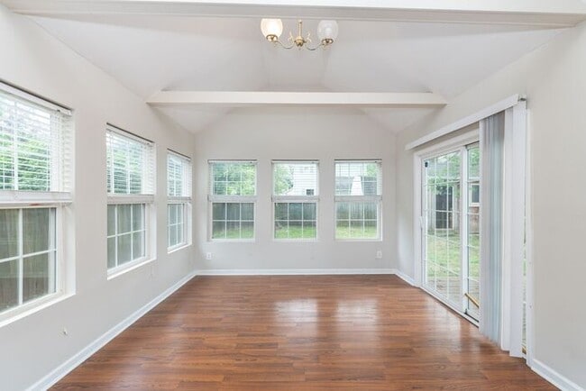 Building Photo - Beautiful Home near Downtown Noblesville