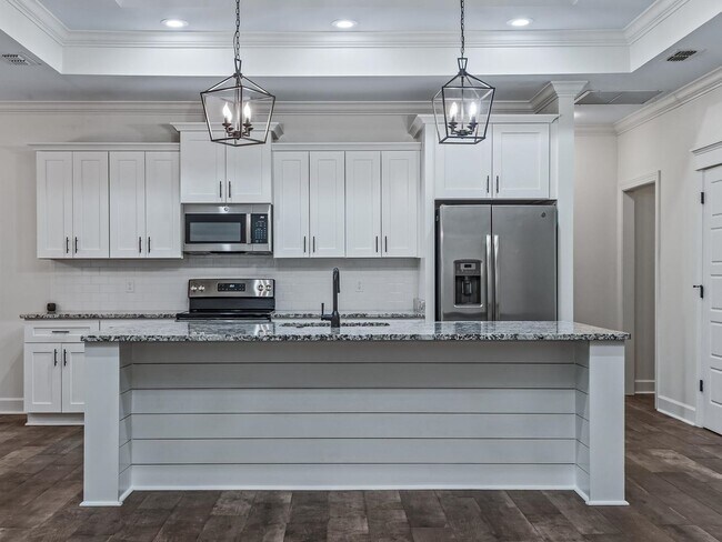 Building Photo - Private Home on 2 Acres Available Now!